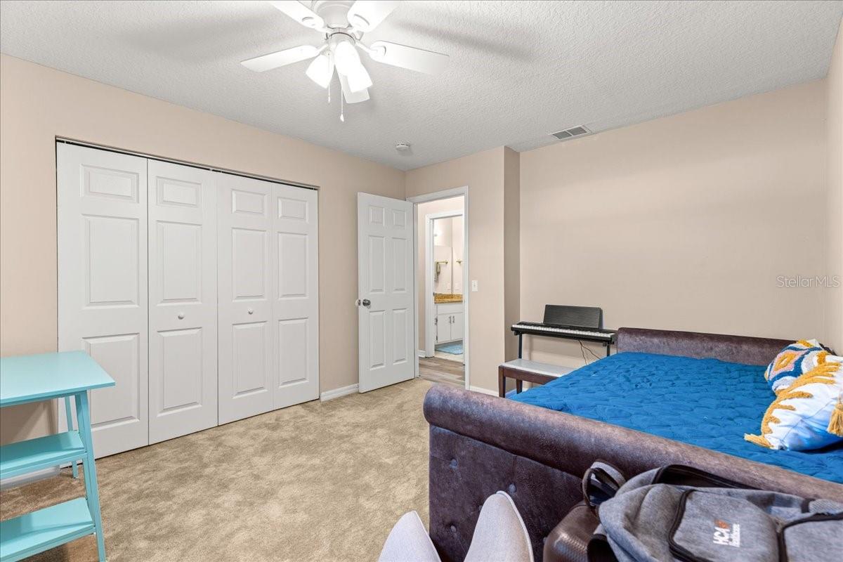 Image 18 of 43 For 5721 62nd Avenue