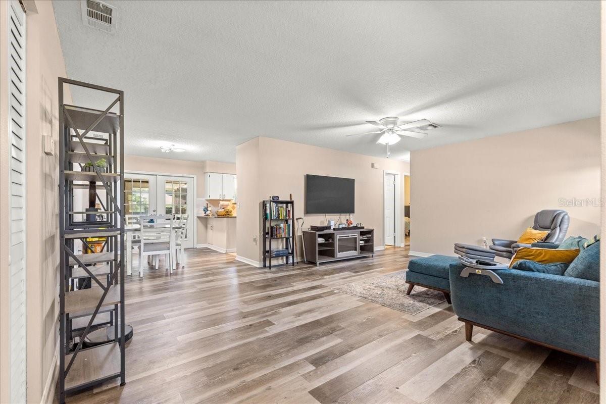 Image 7 of 43 For 5721 62nd Avenue