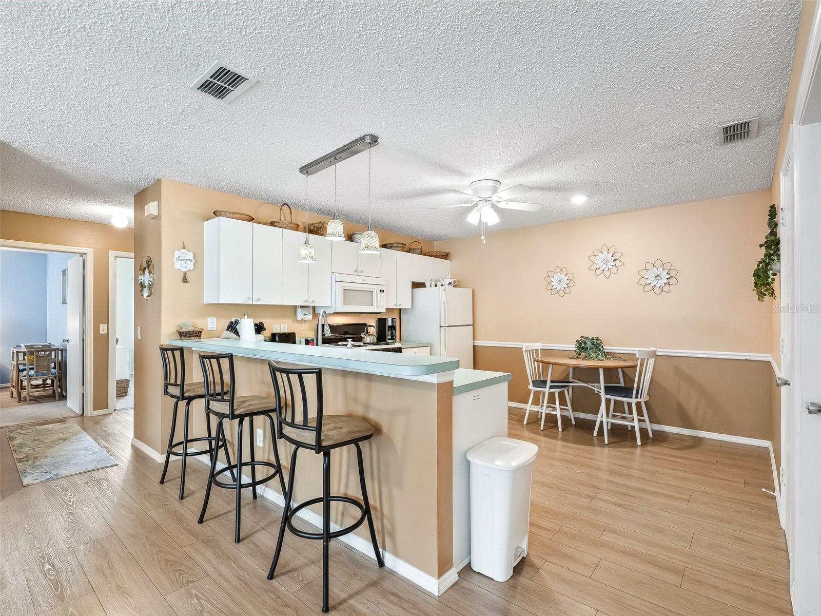 Listing photo id 8 for 2863 Barboza Drive