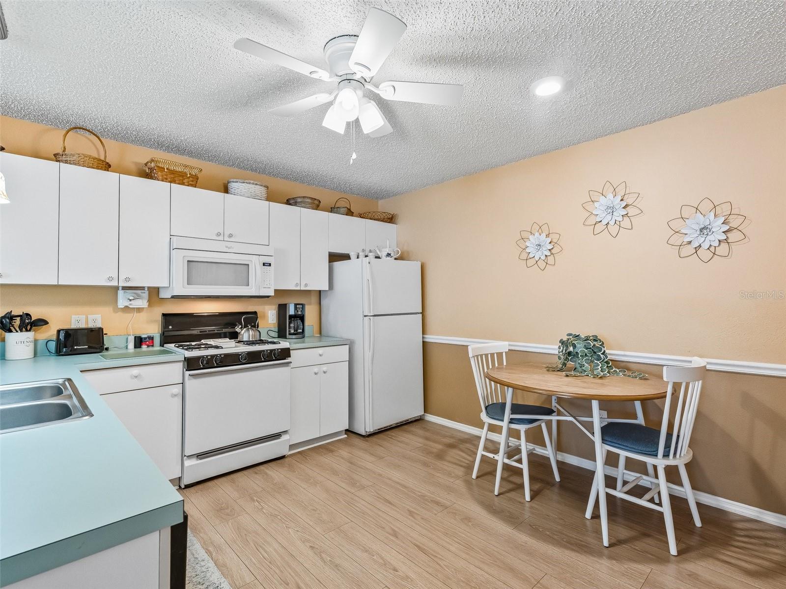 Listing photo id 9 for 2863 Barboza Drive