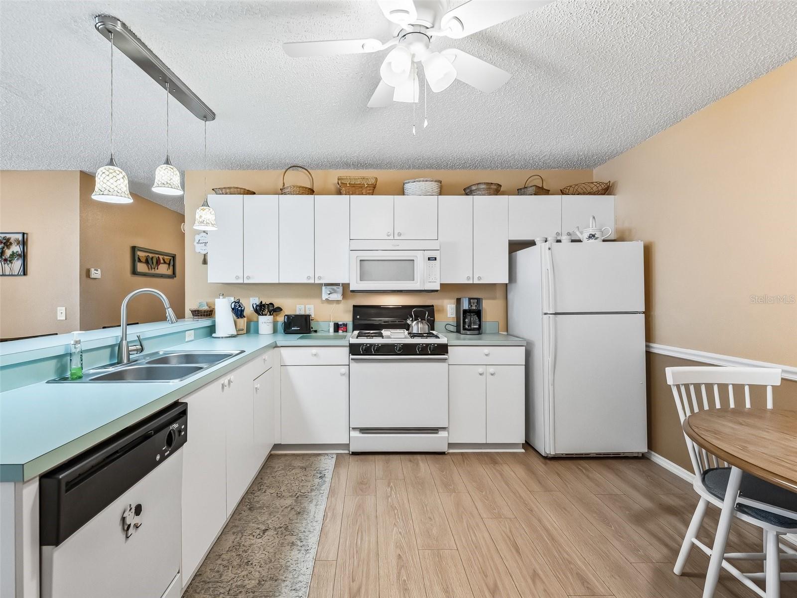 Listing photo id 10 for 2863 Barboza Drive