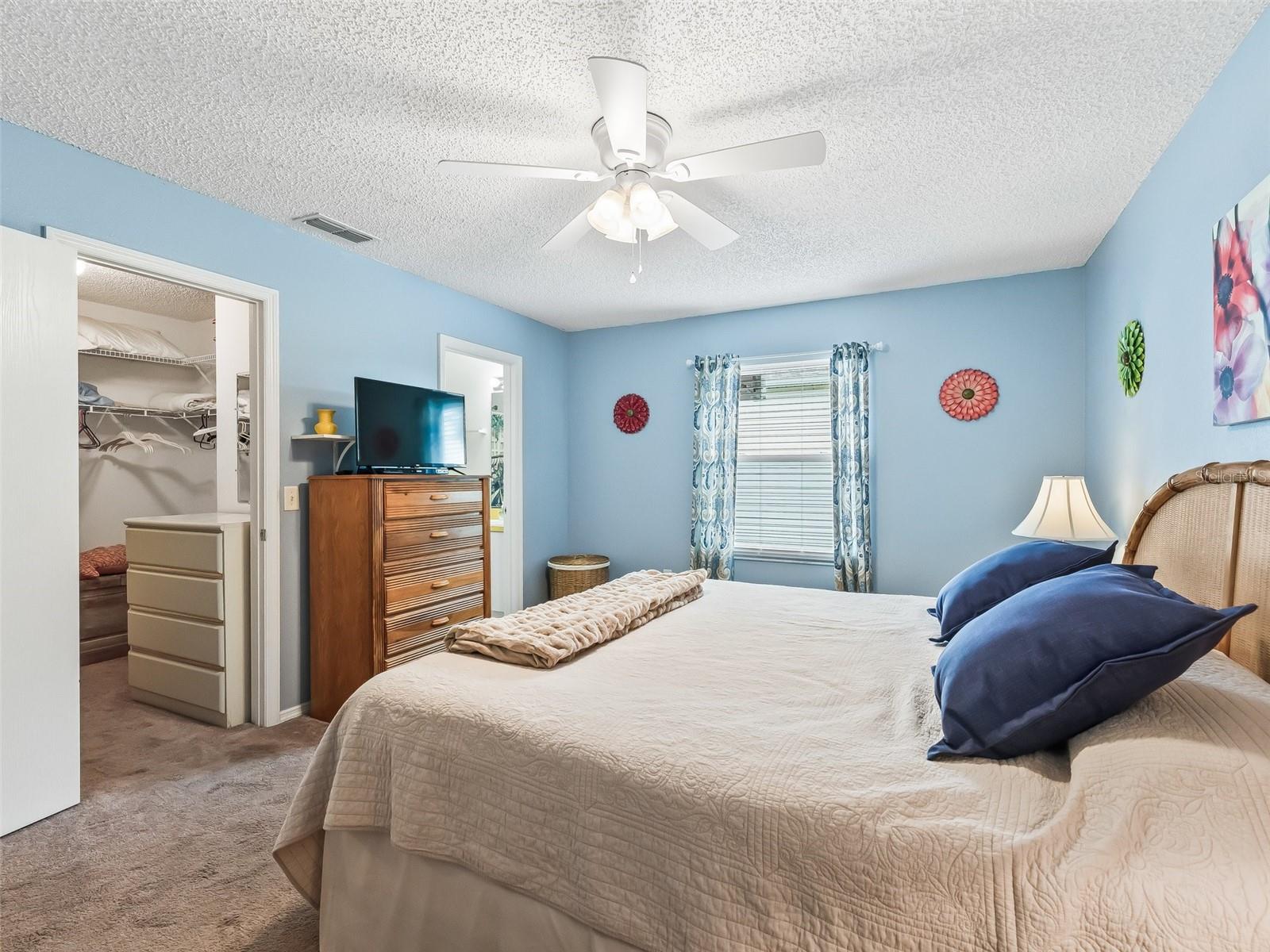 Listing photo id 15 for 2863 Barboza Drive
