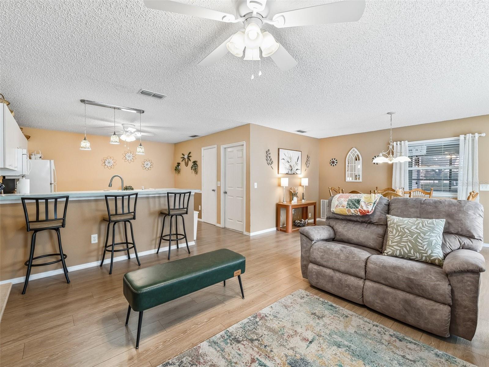 Listing photo id 7 for 2863 Barboza Drive