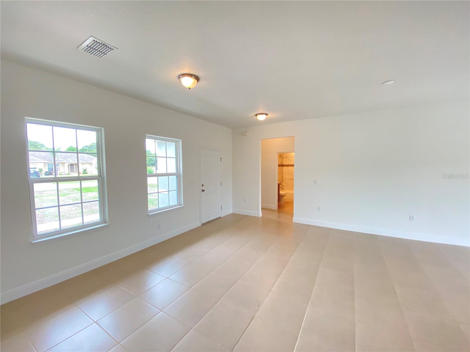 Image 4 of 27 For 118 Marion Oaks Drive