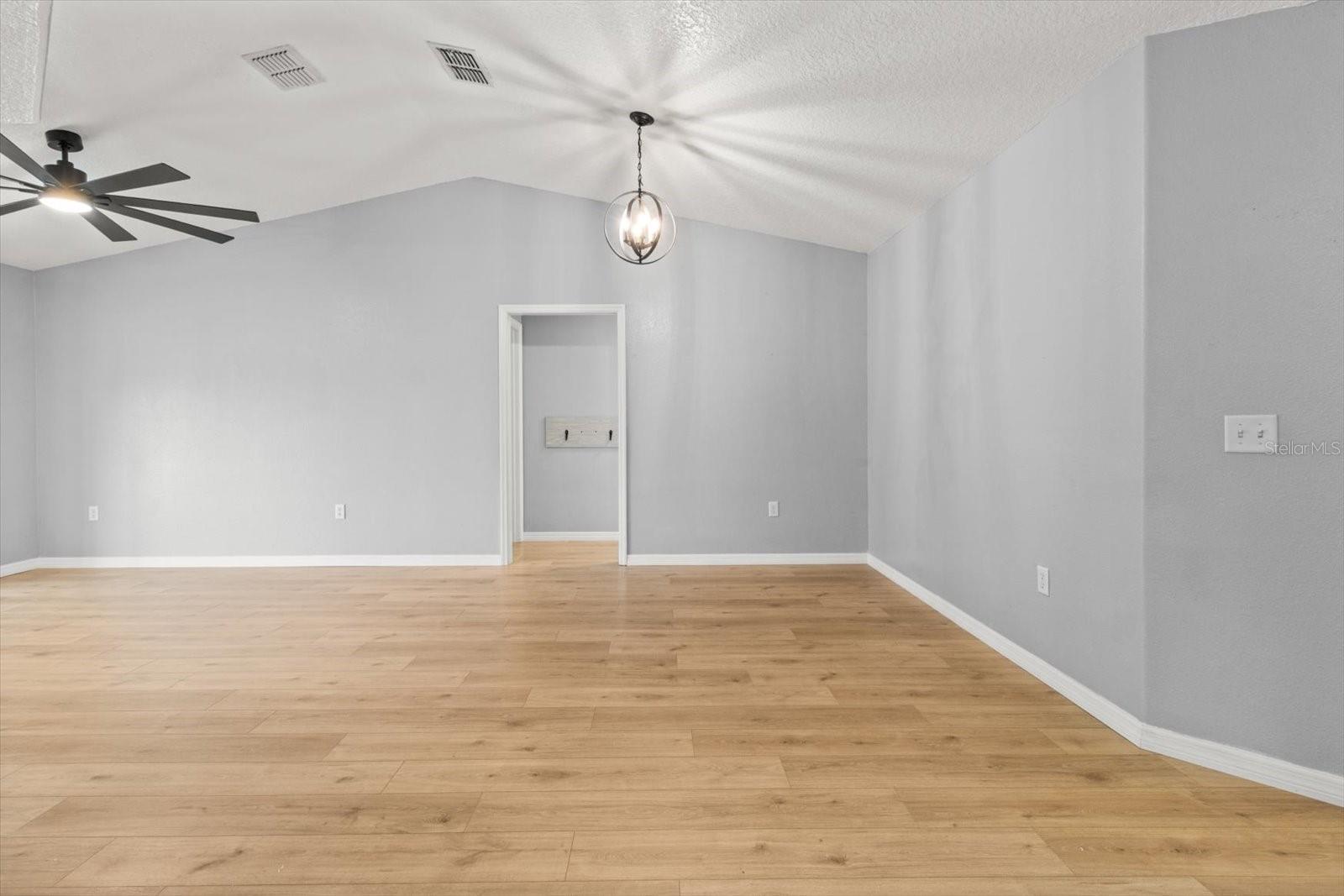 Image 11 of 38 For 5921 Meadowpark Lane