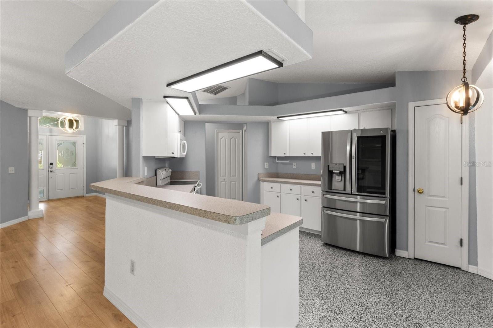 Image 13 of 38 For 5921 Meadowpark Lane