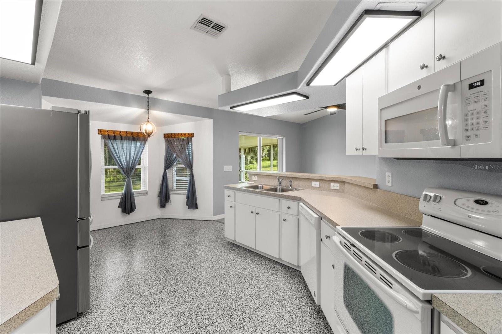 Image 14 of 38 For 5921 Meadowpark Lane