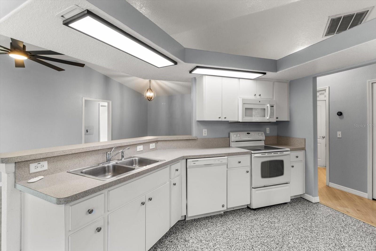 Image 15 of 38 For 5921 Meadowpark Lane