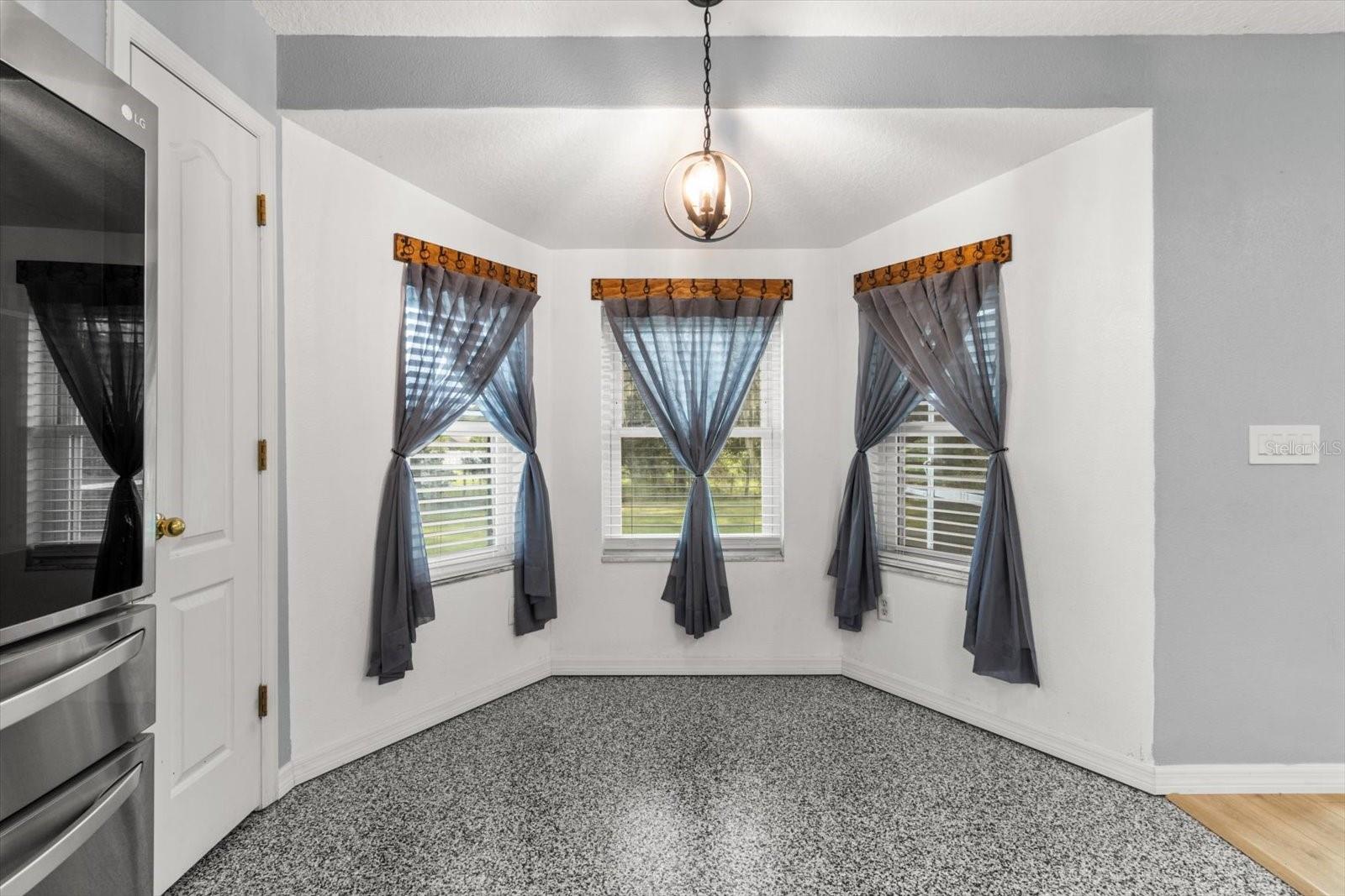 Image 16 of 38 For 5921 Meadowpark Lane