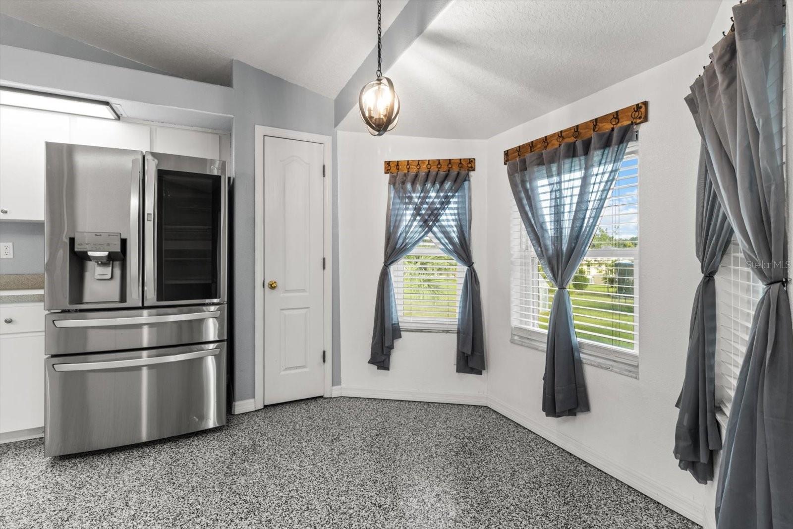 Image 17 of 38 For 5921 Meadowpark Lane