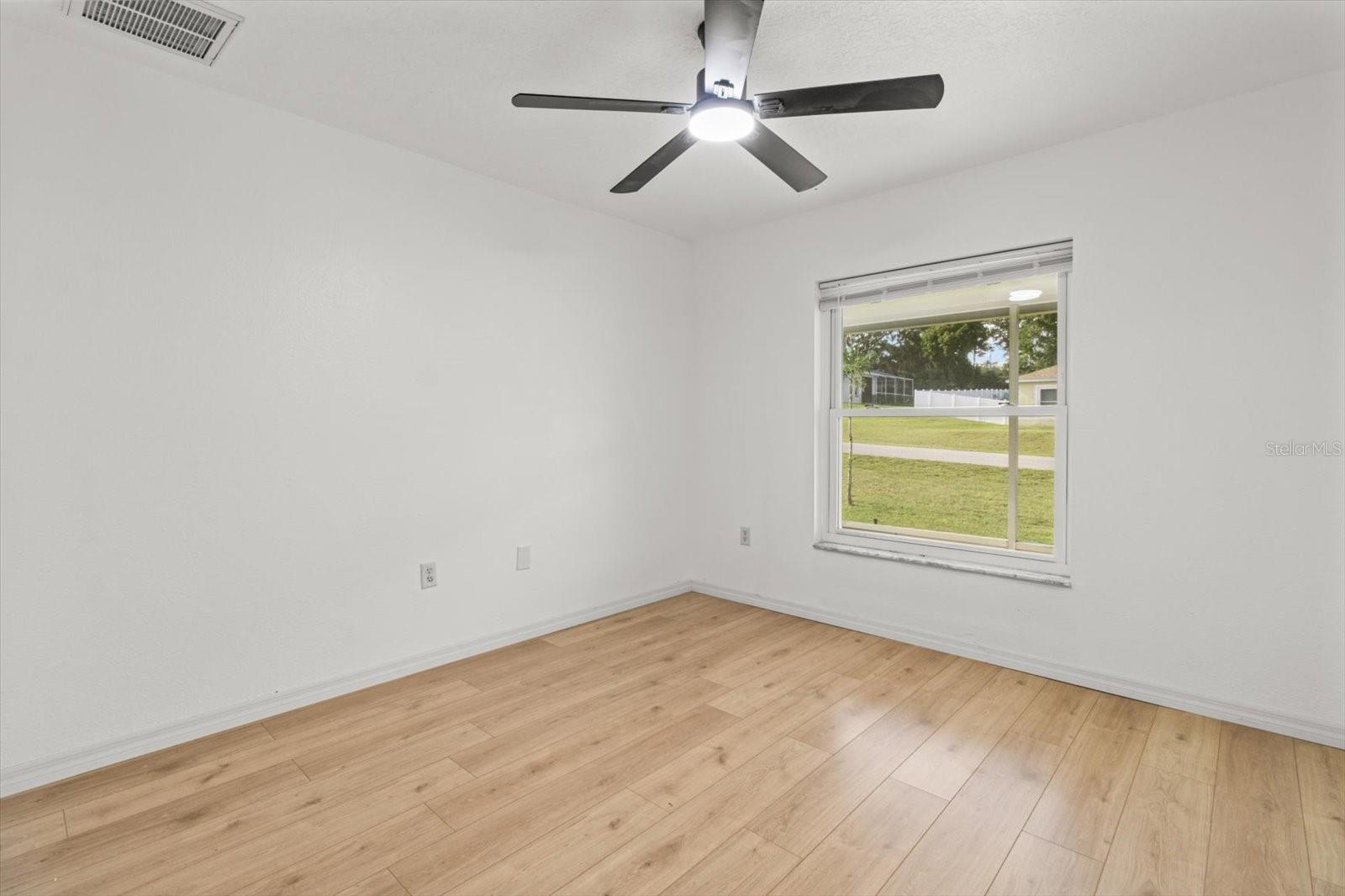 Image 18 of 38 For 5921 Meadowpark Lane