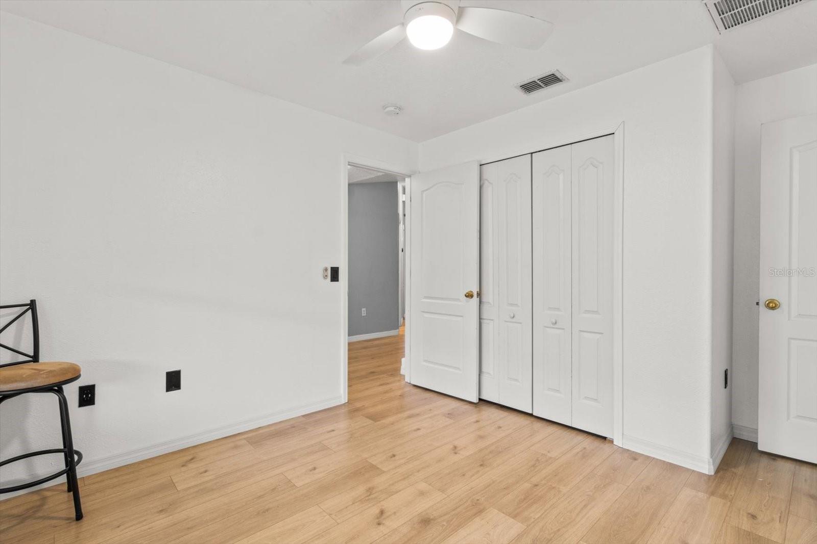 Image 19 of 38 For 5921 Meadowpark Lane