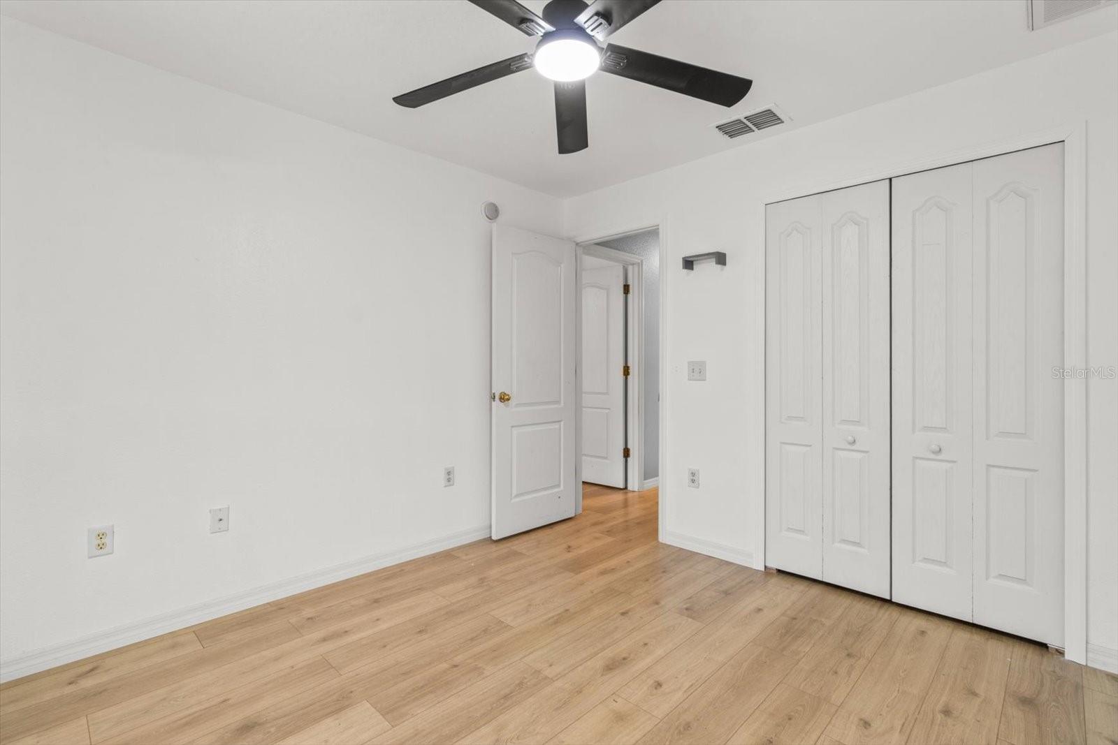 Image 20 of 38 For 5921 Meadowpark Lane