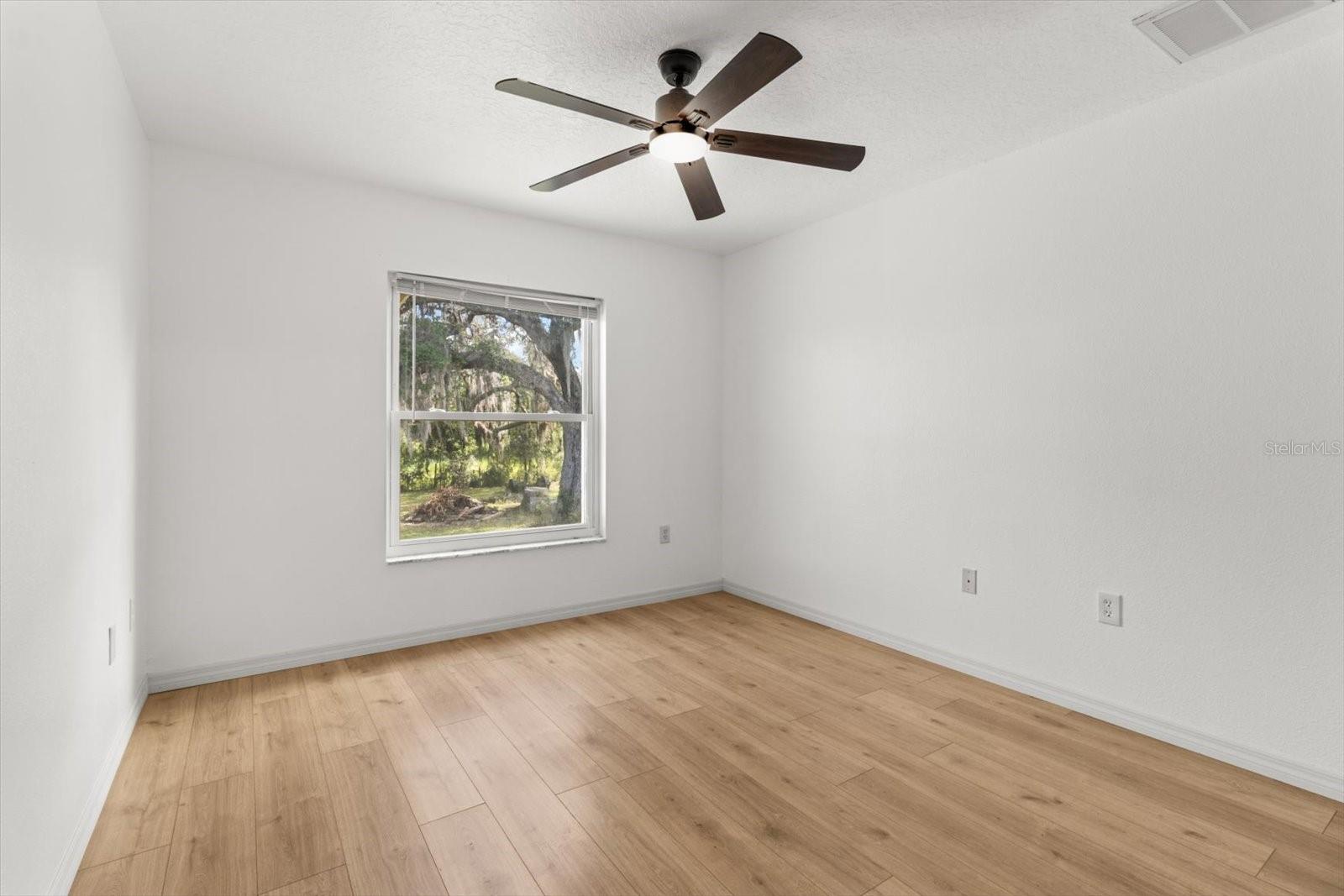 Image 23 of 38 For 5921 Meadowpark Lane