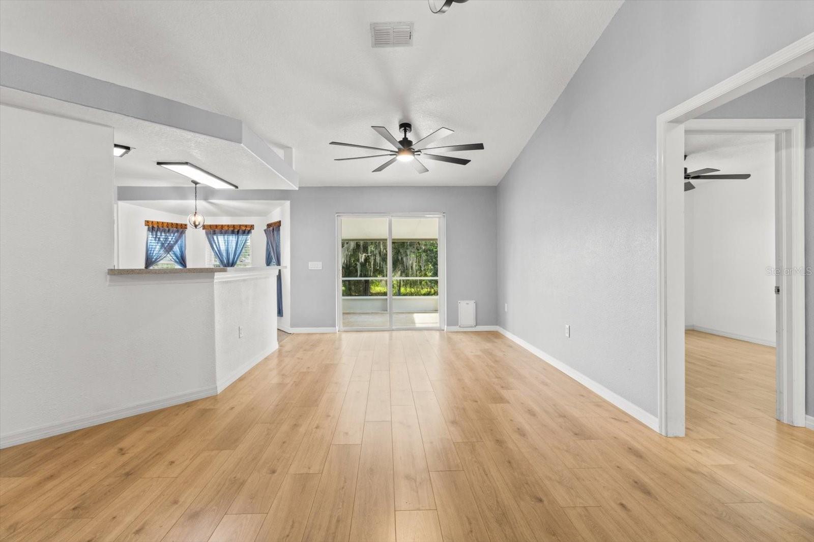 Image 6 of 38 For 5921 Meadowpark Lane