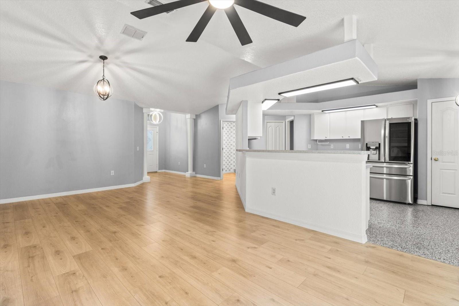 Image 8 of 38 For 5921 Meadowpark Lane