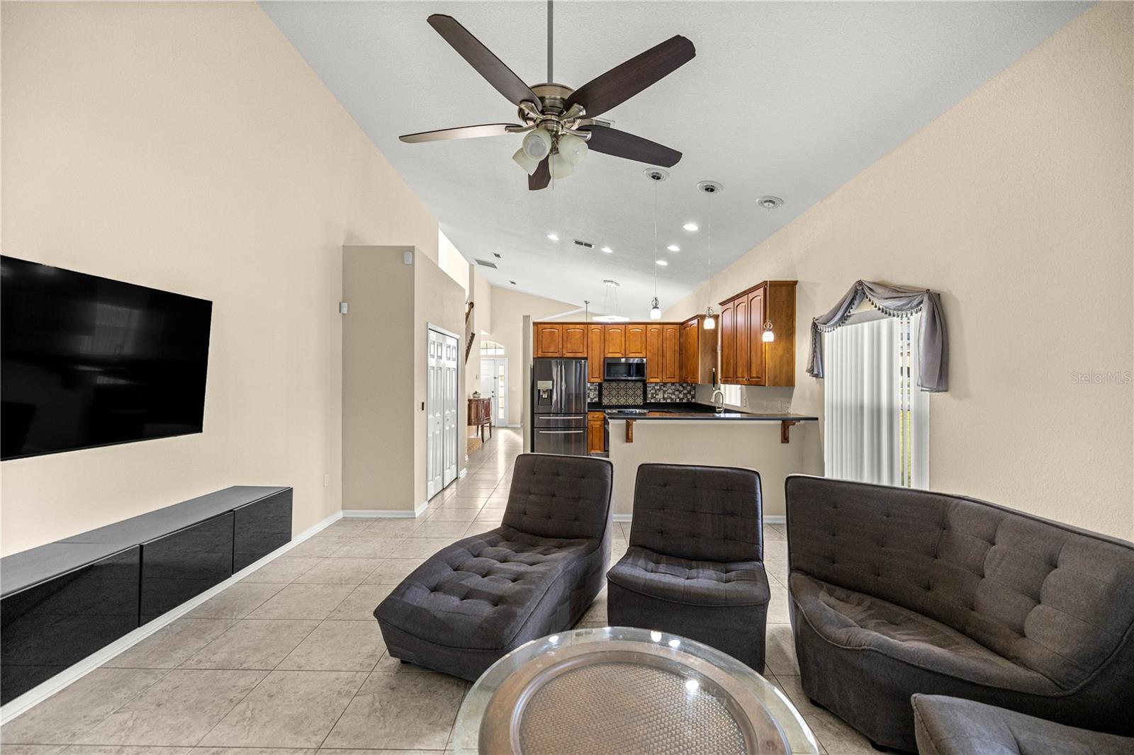 Image 14 of 39 For 5438 49th Avenue