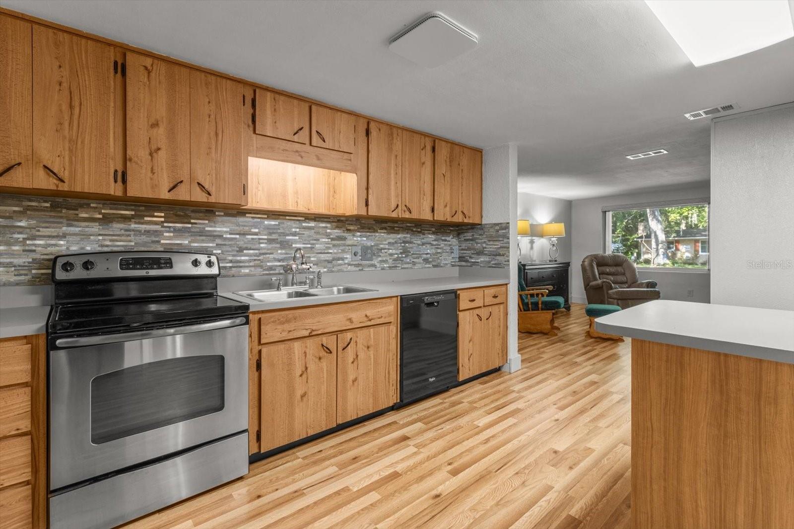 Image 14 of 36 For 5269 James Terrace
