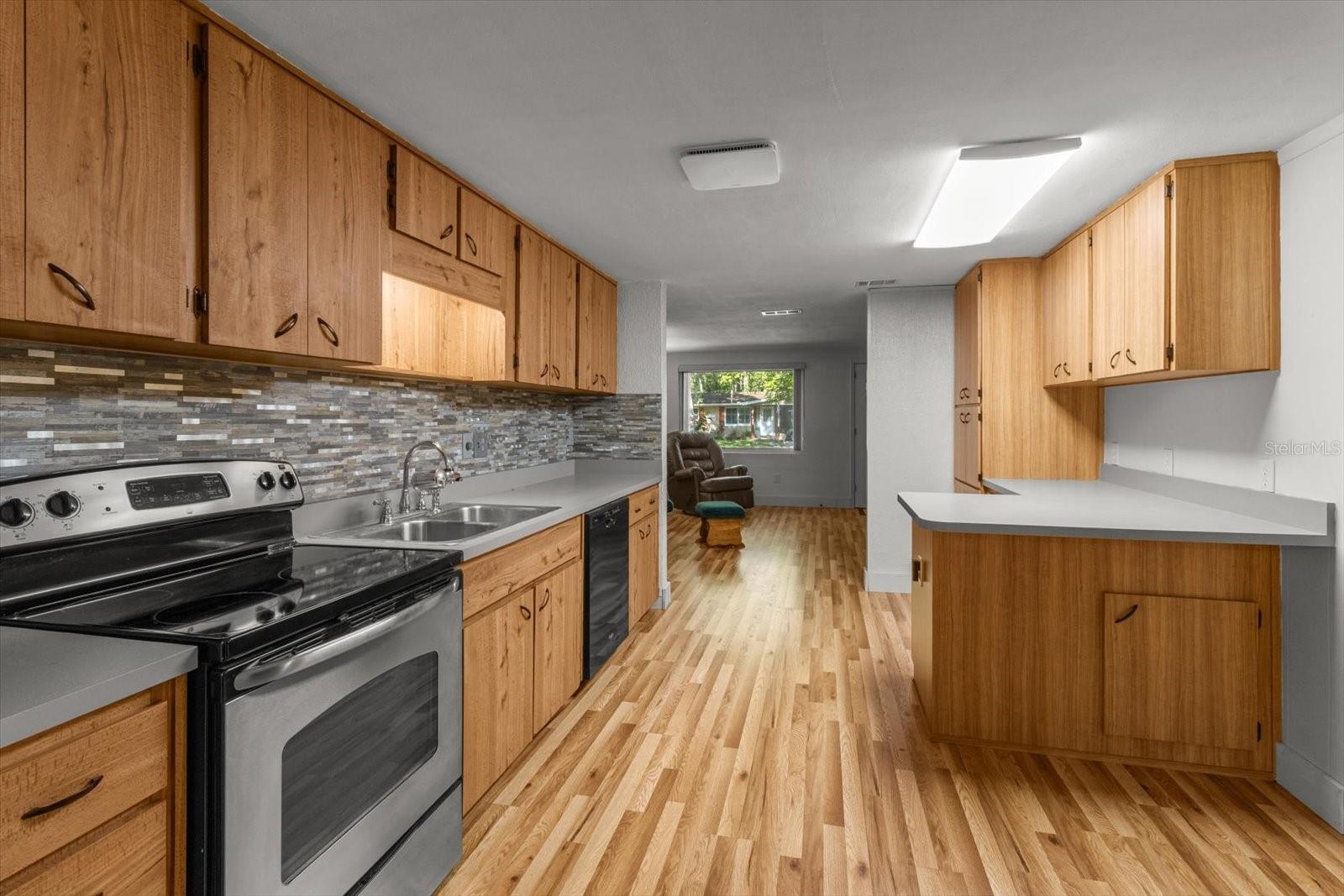 Image 15 of 36 For 5269 James Terrace