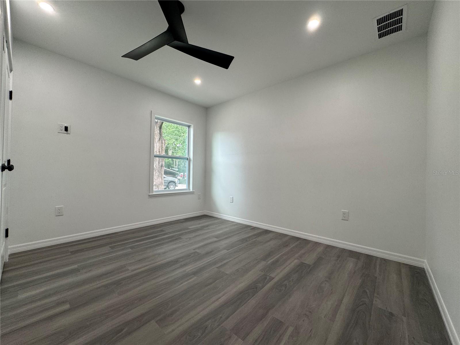 Image 16 of 32 For 408 1st Street