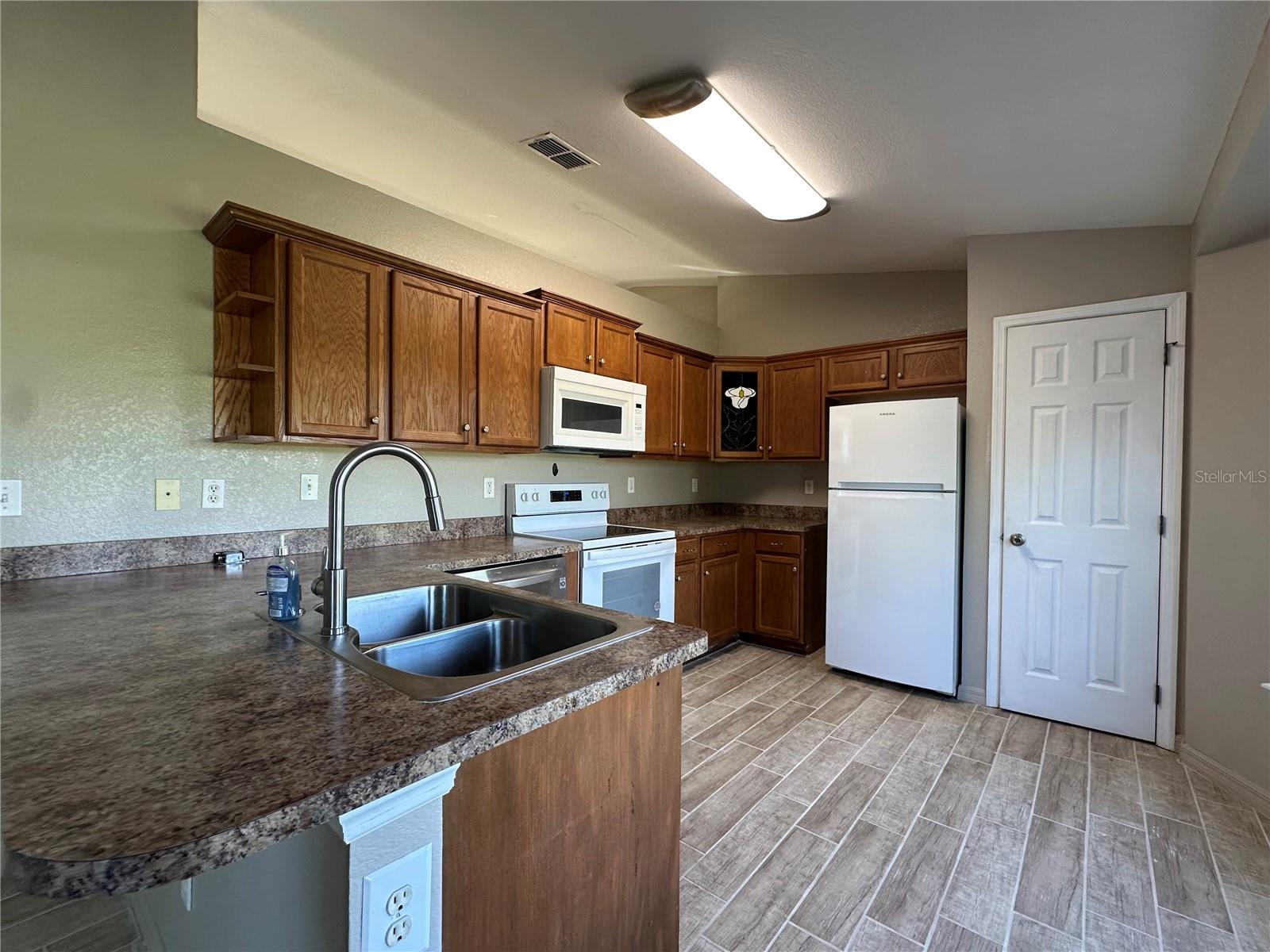 Listing photo id 8 for 3574 149th Terrace