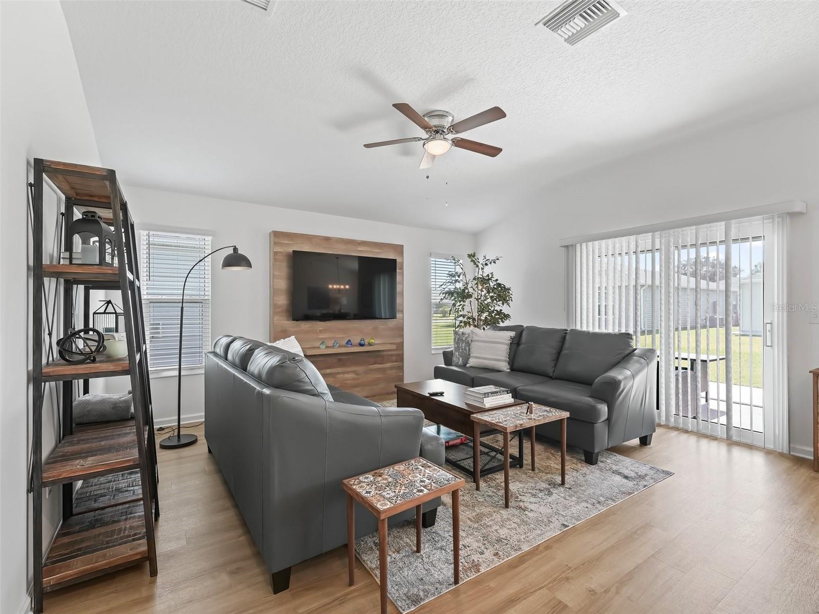 Image 4 of 25 For 928 Veronica Court
