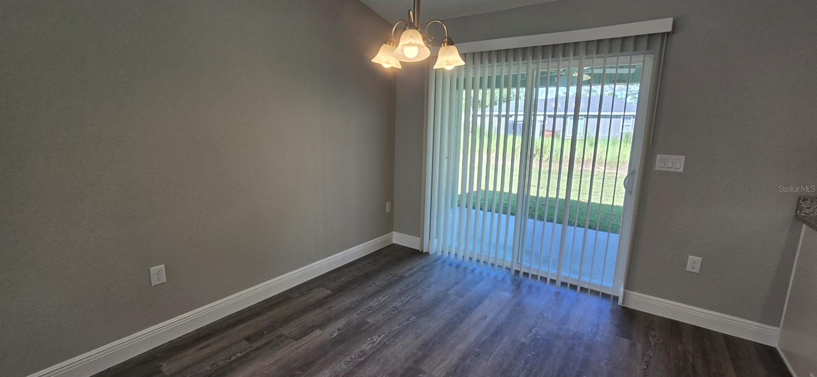 Listing photo id 8 for 211 Oak Lane Circle