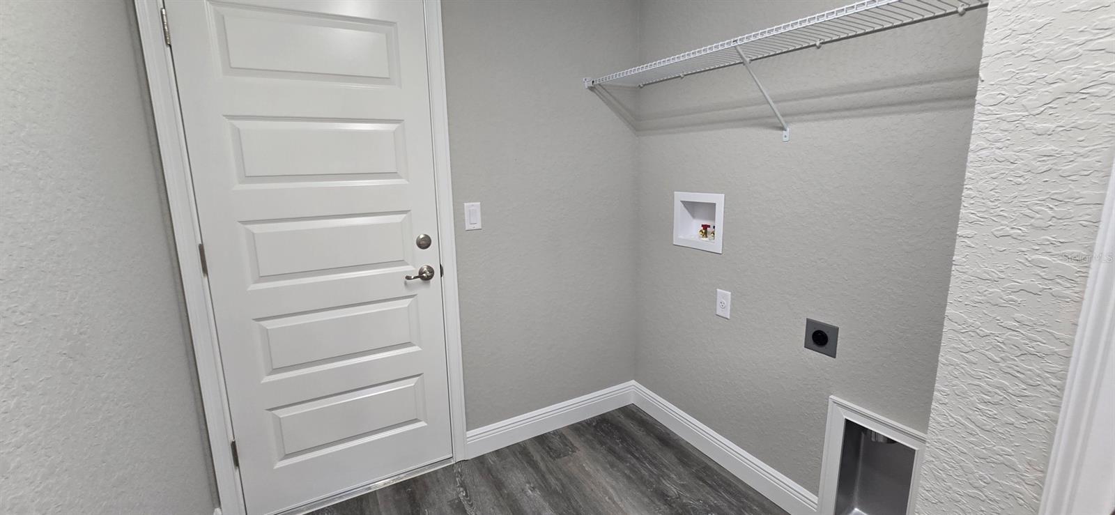 Listing photo id 9 for 211 Oak Lane Circle