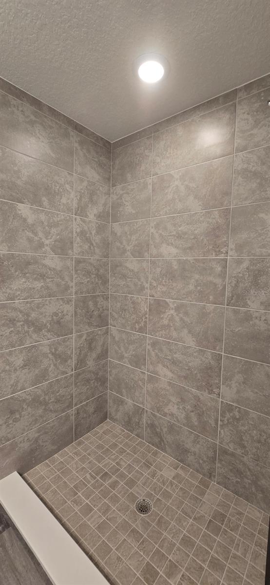 Listing photo id 15 for 211 Oak Lane Circle