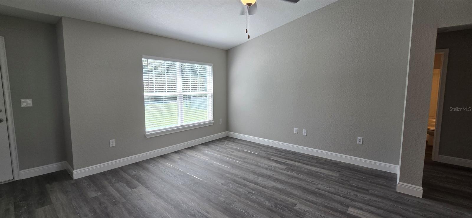 Listing photo id 0 for 211 Oak Lane Circle
