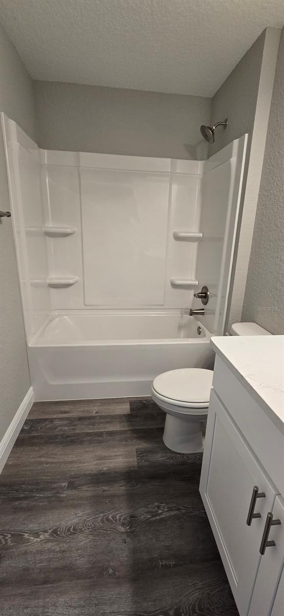 Listing photo id 1 for 211 Oak Lane Circle