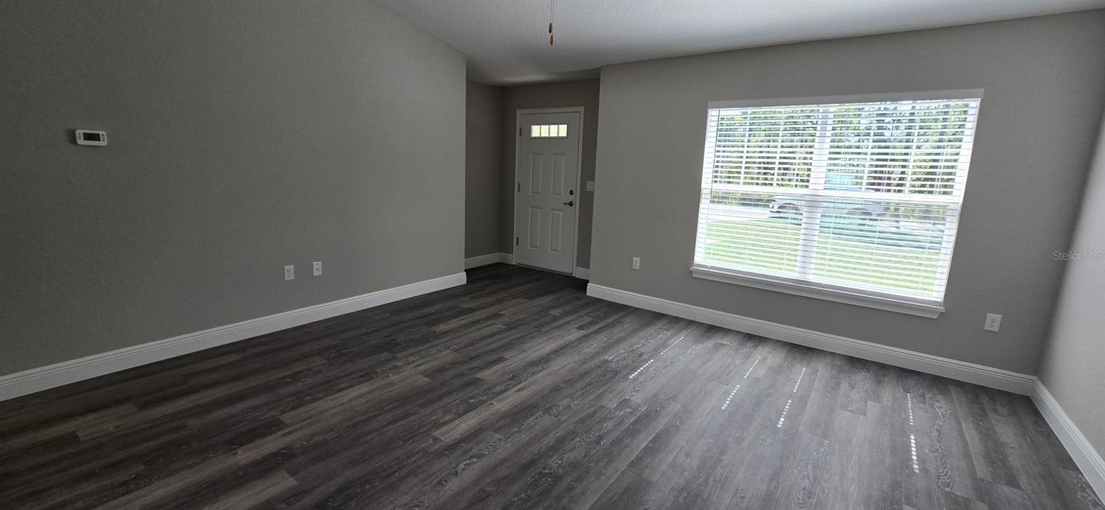 Listing photo id 4 for 211 Oak Lane Circle
