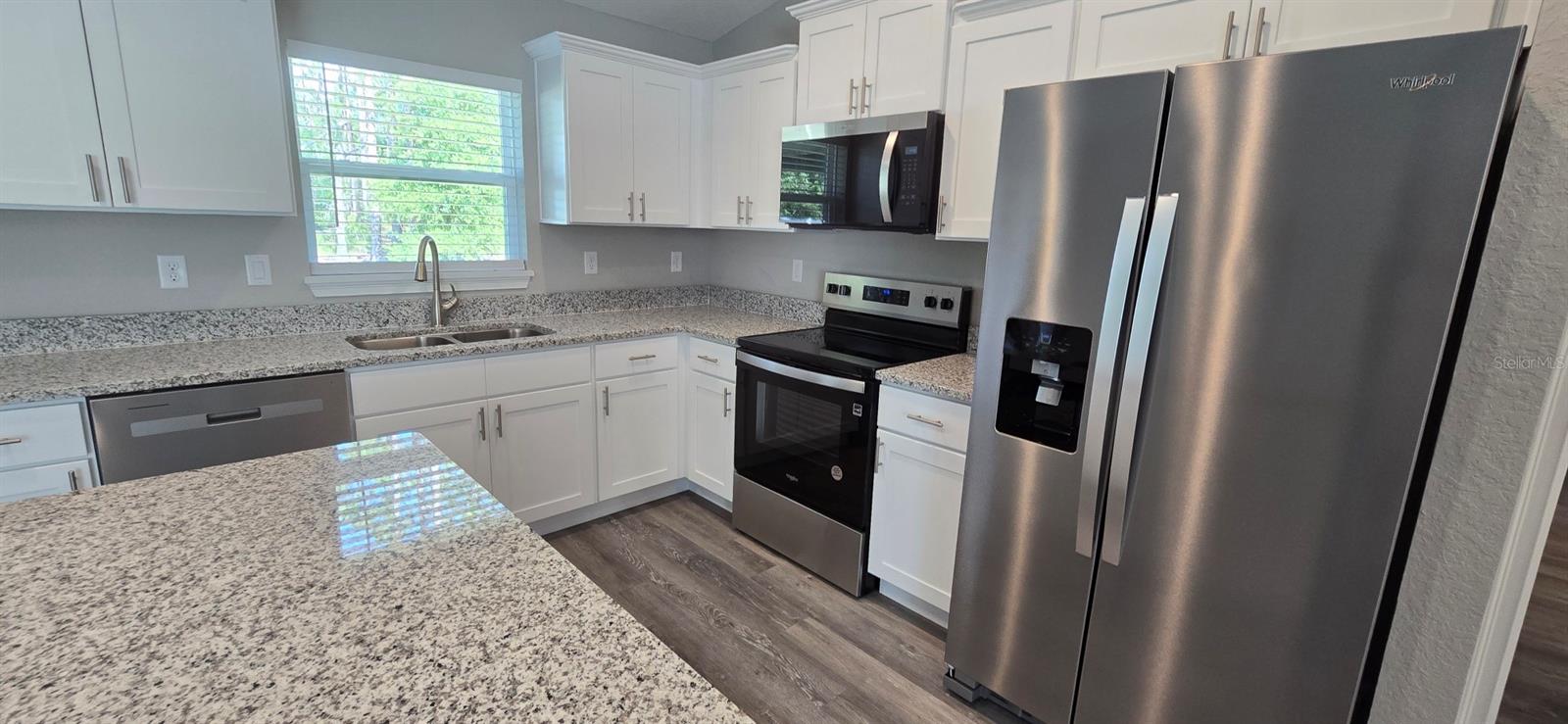 Listing photo id 5 for 211 Oak Lane Circle