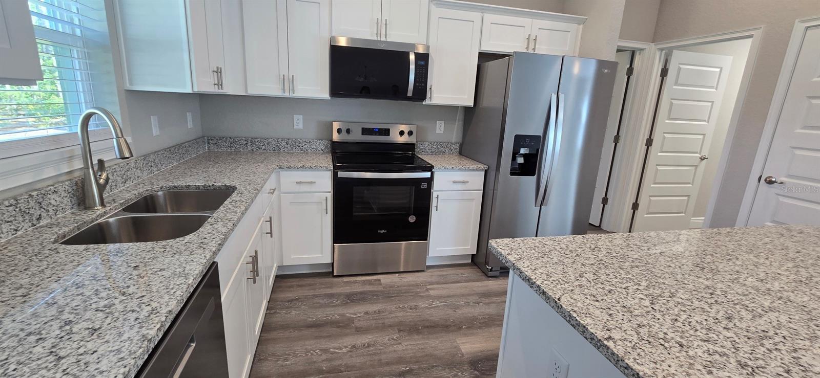 Listing photo id 6 for 211 Oak Lane Circle