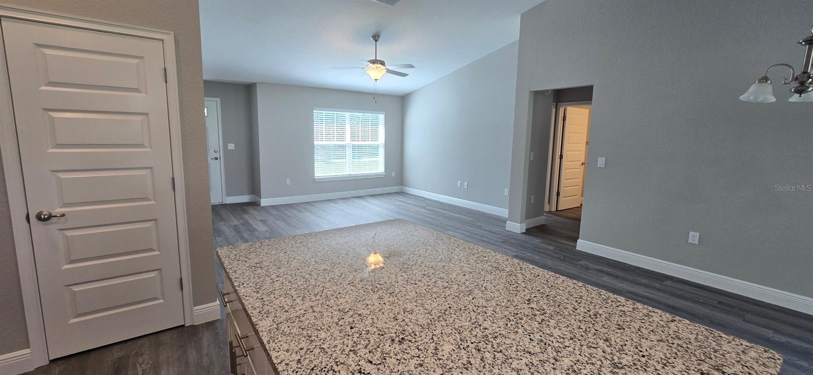 Listing photo id 7 for 211 Oak Lane Circle