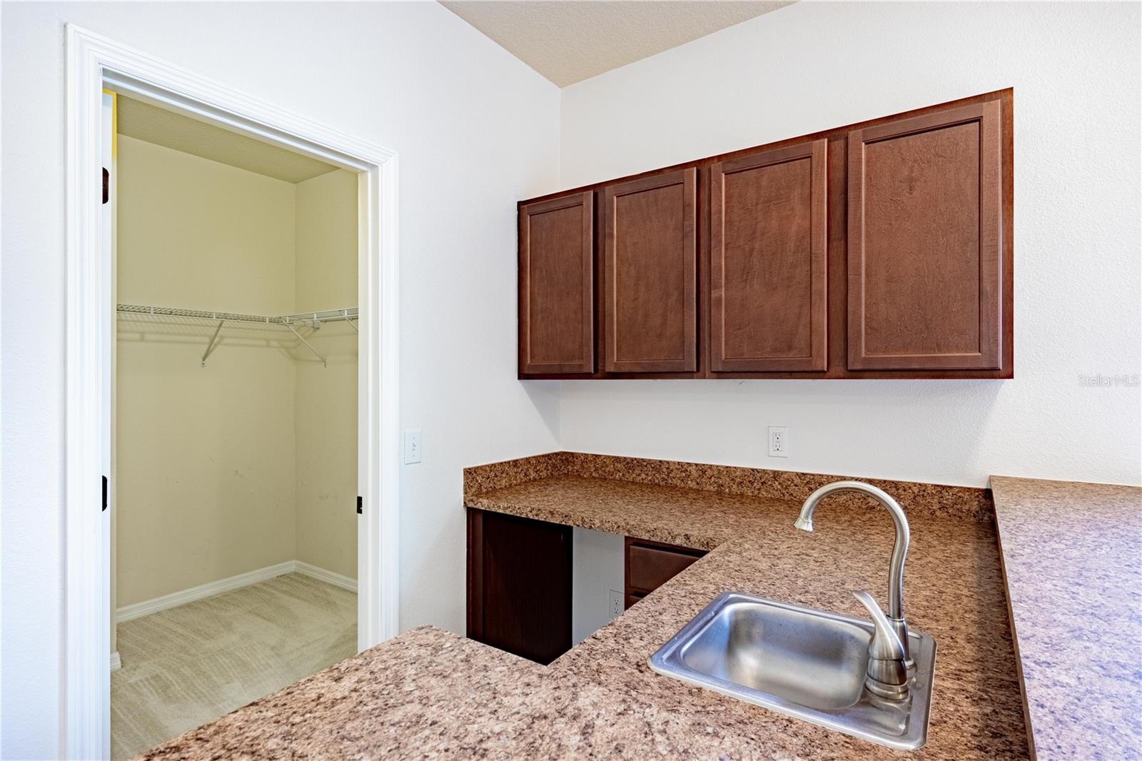 Image 16 of 48 For 455 Heathercreek Court