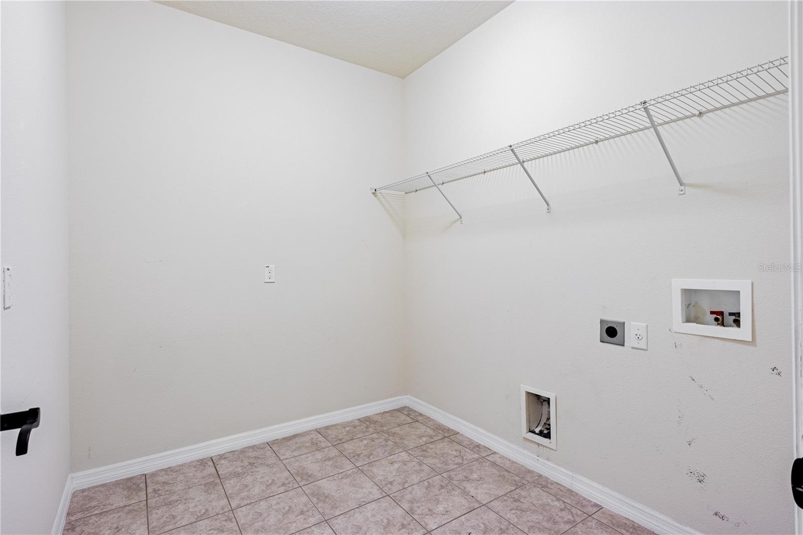 Image 38 of 48 For 455 Heathercreek Court