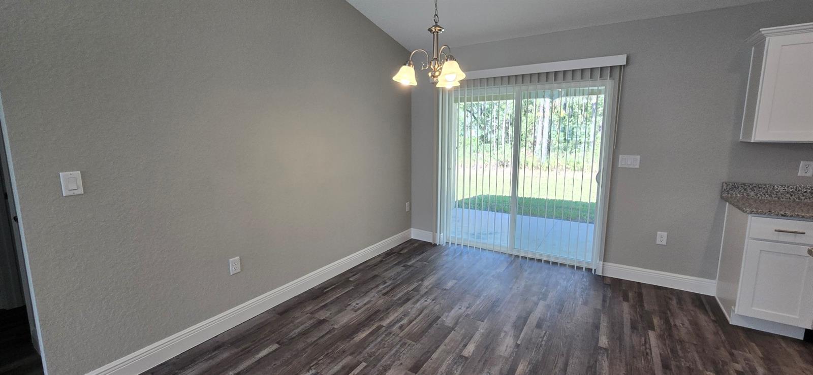Image 4 of 19 For 217 Oak Lane Circle