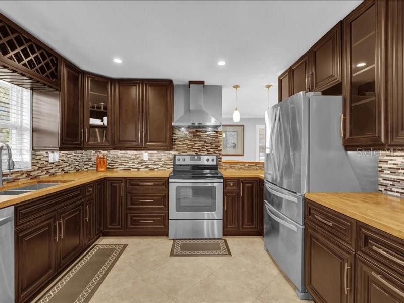 Image 3 of 10 For 126 41st Avenue