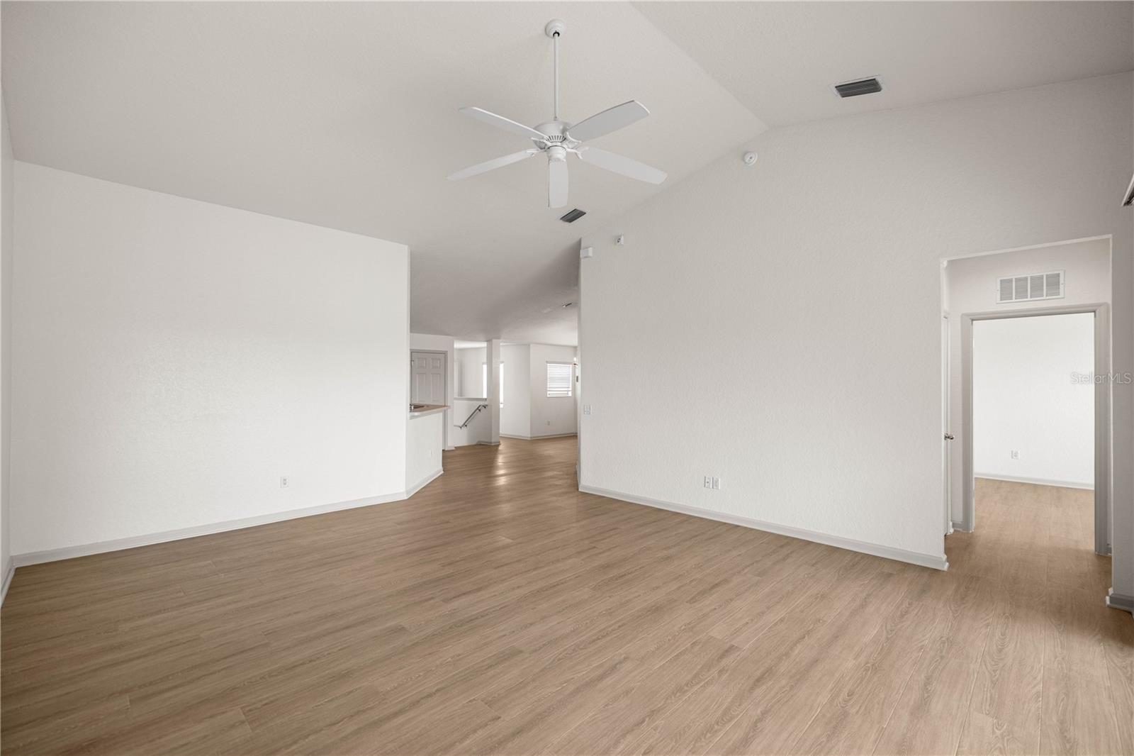 Listing photo id 10 for 4570 52nd Circle 104