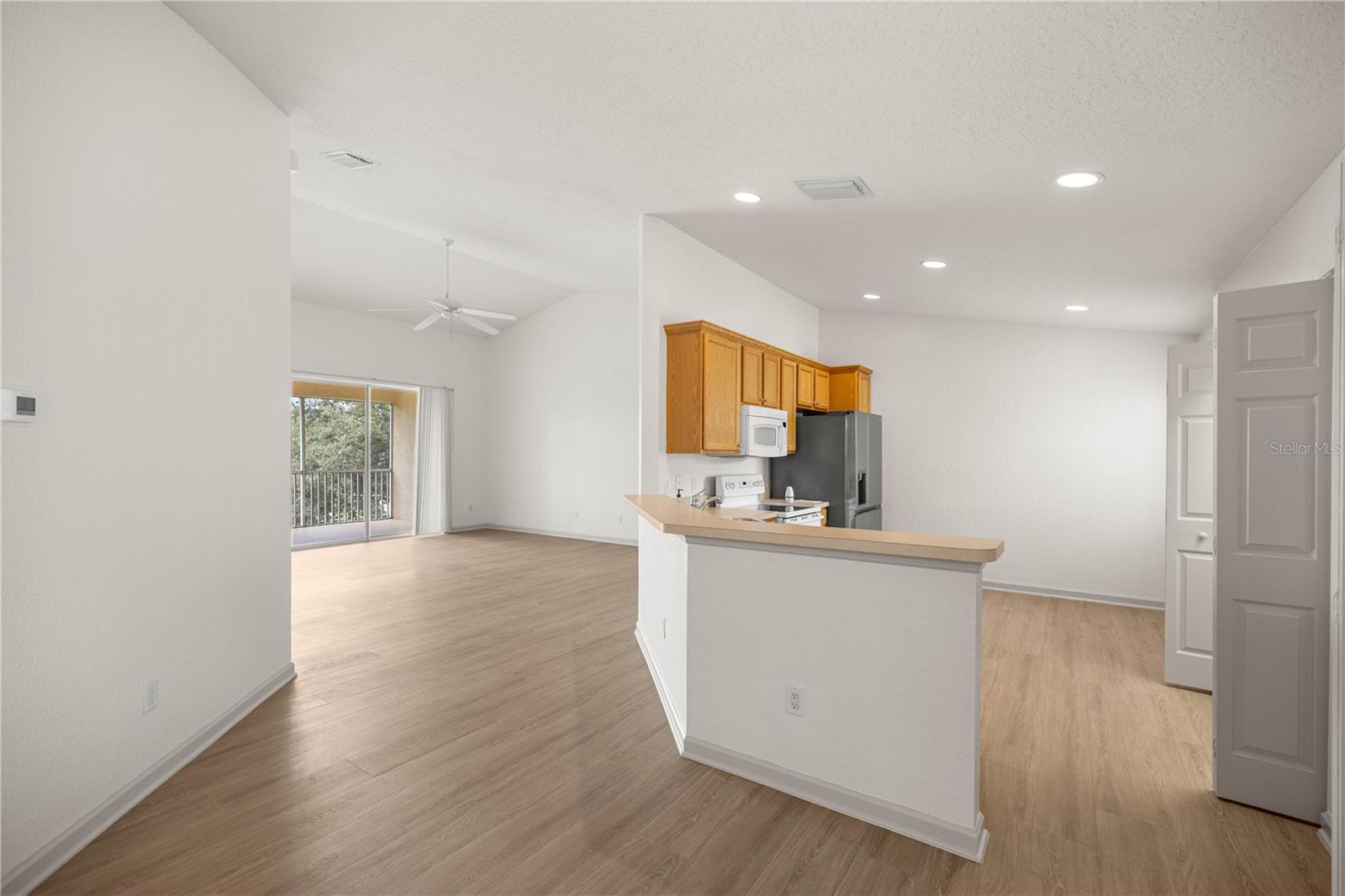 Listing photo id 6 for 4570 52nd Circle 104
