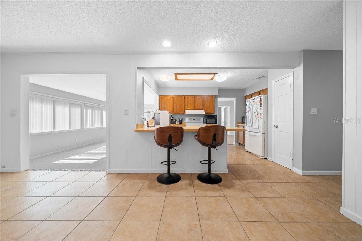 Image 11 of 50 For 819 Country Club Drive