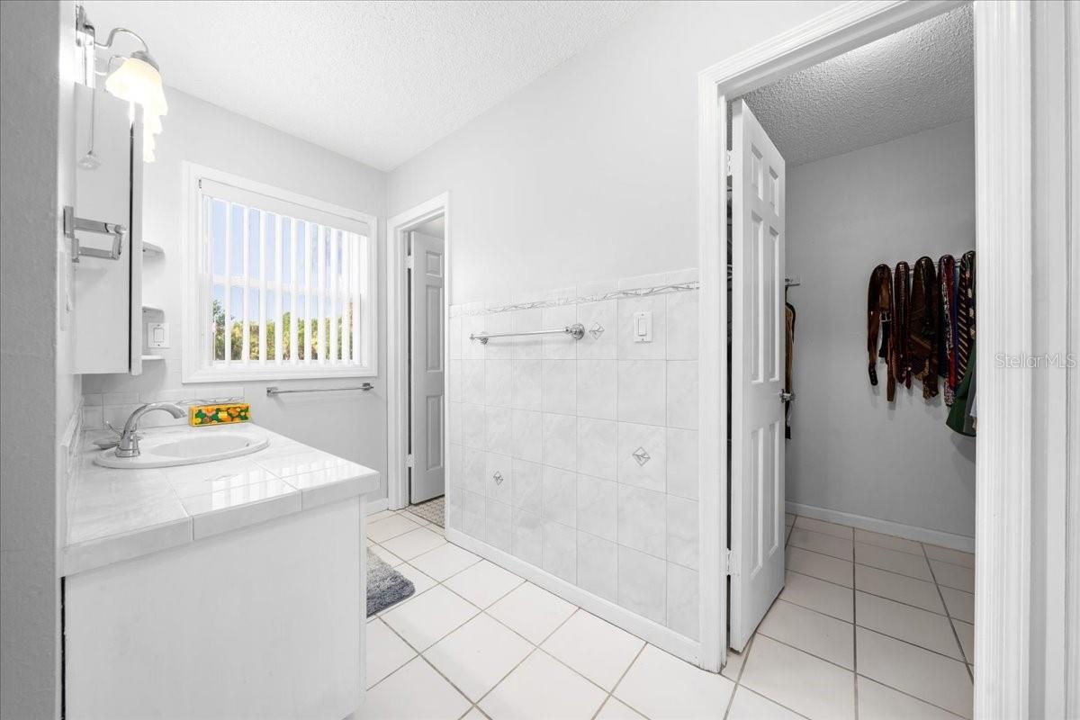 Image 17 of 50 For 819 Country Club Drive