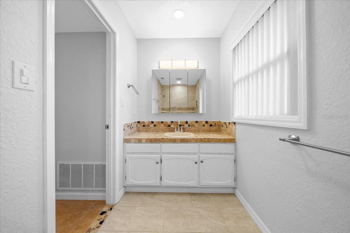 Image 21 of 50 For 819 Country Club Drive