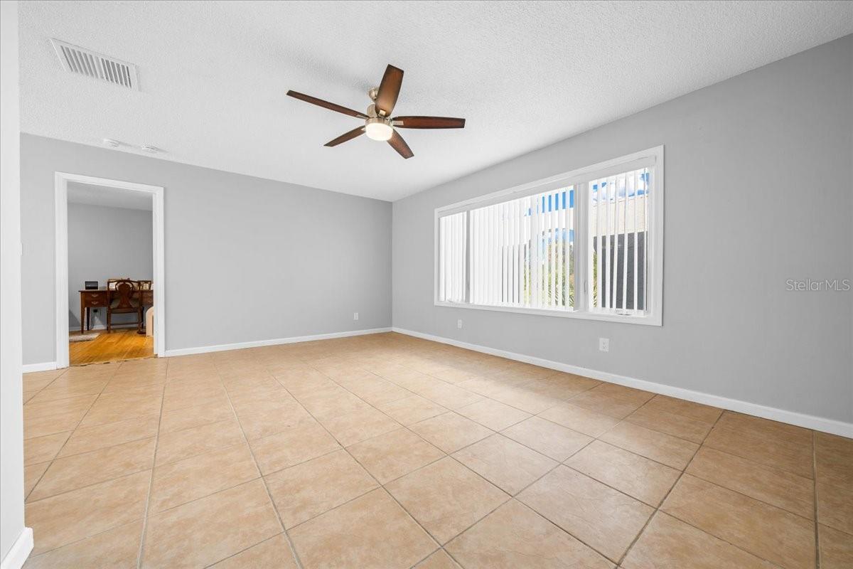 Image 6 of 50 For 819 Country Club Drive