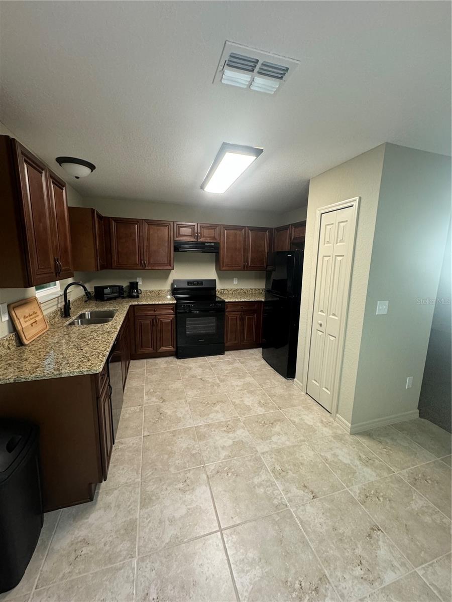Listing photo id 5 for 6565 151st Lane