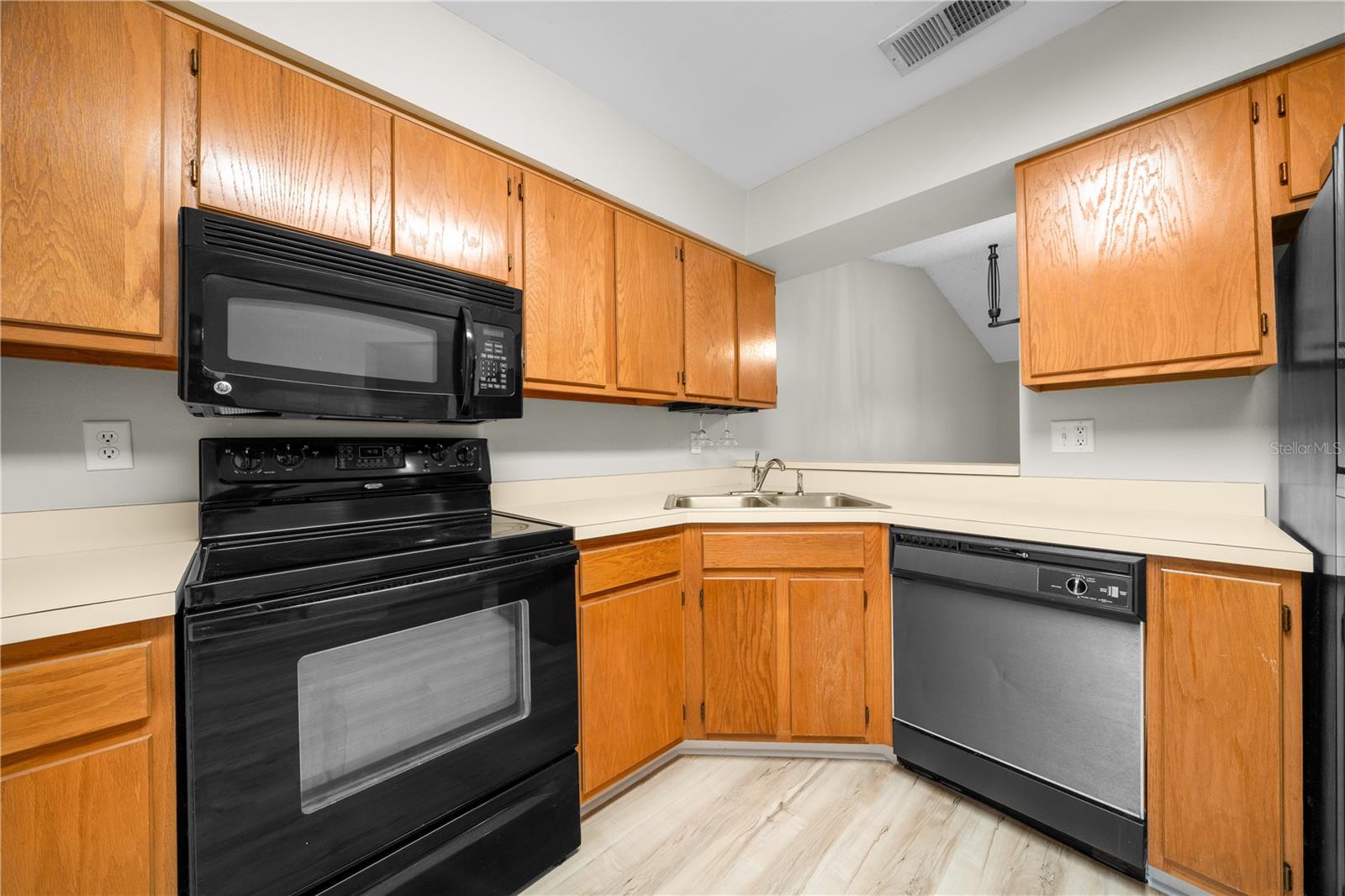 Image 7 of 44 For 1701 24th Road 1302