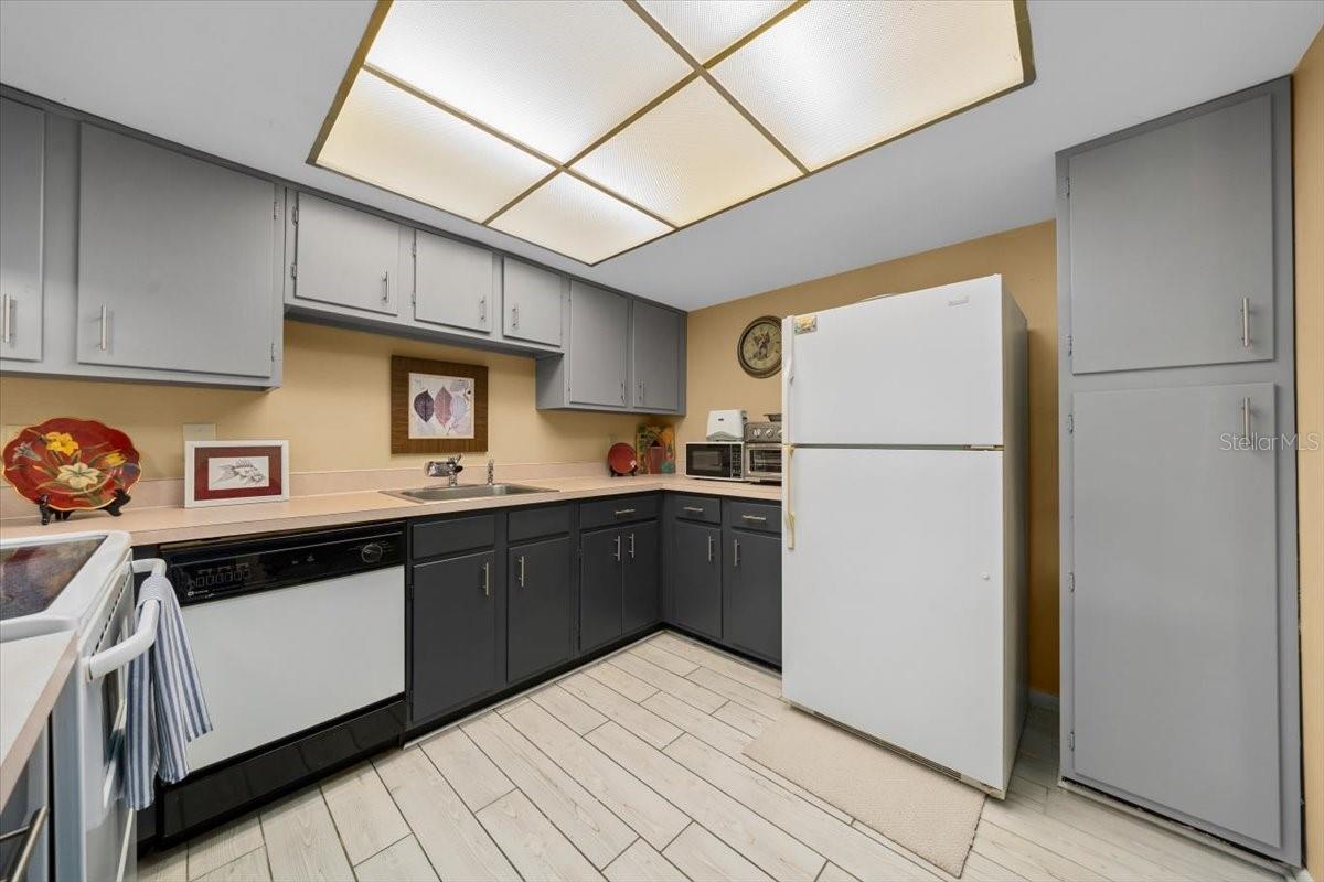 Image 15 of 61 For 683 Midway Drive A