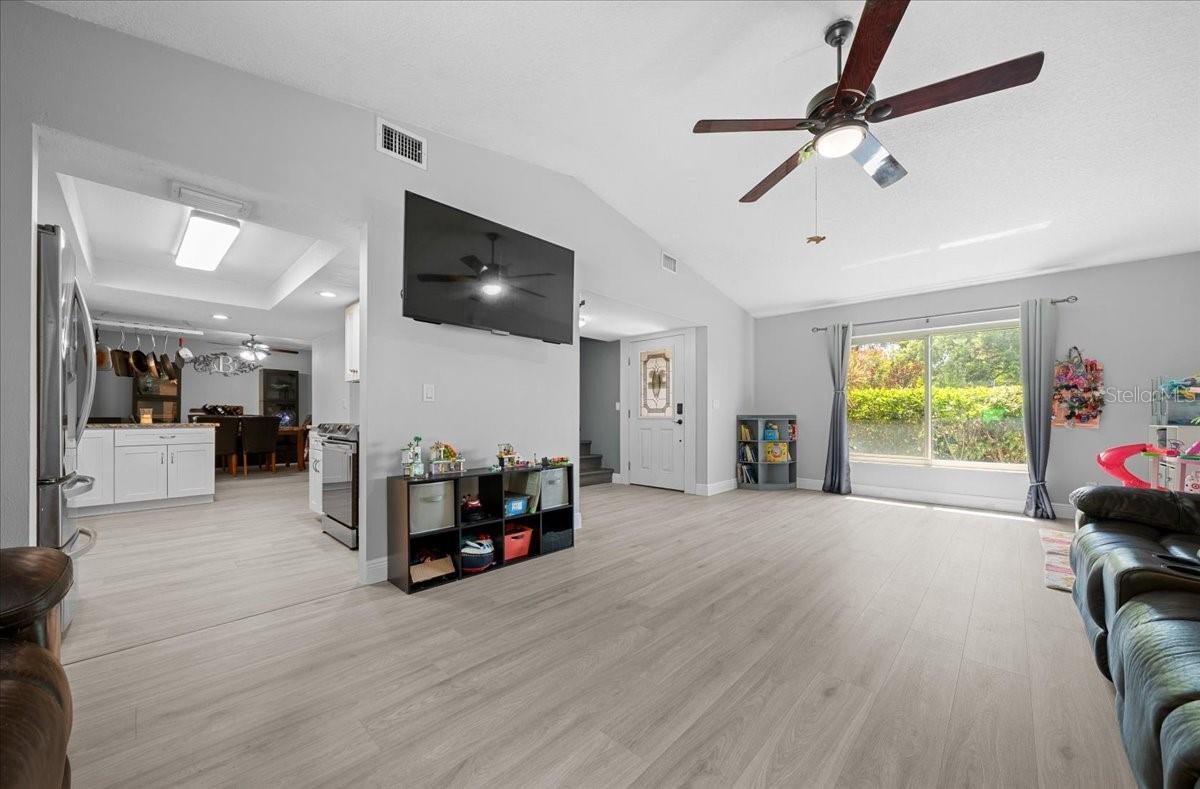 Image 14 of 69 For 2589 Knoll Street W