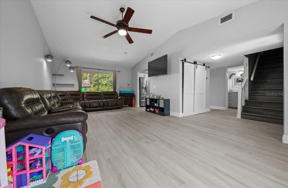 Image 15 of 69 For 2589 Knoll Street W